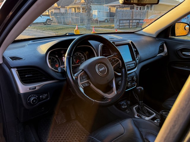 Jeep Cherokee photo 4
