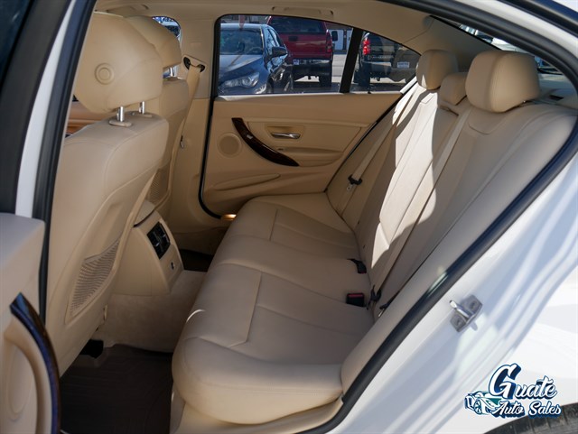 BMW 3 Series photo 10