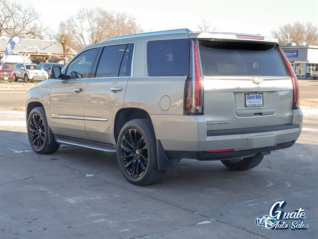 Cadillac Escalade photo 11