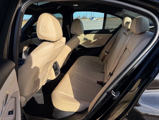 BMW 3 Series photo 16