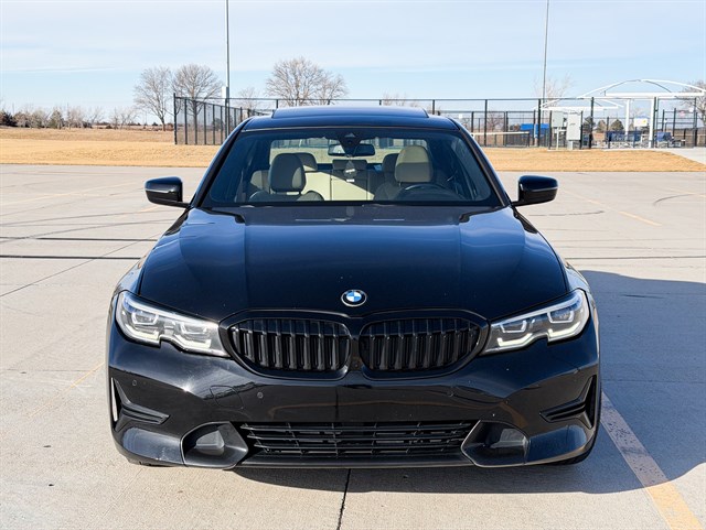 BMW 3 Series photo 2