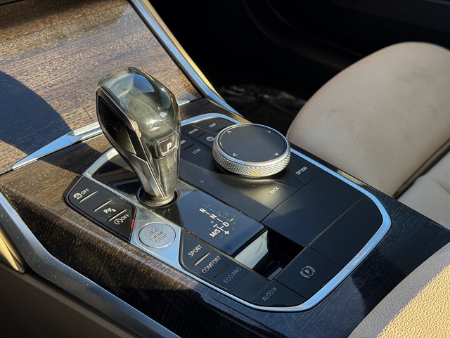 BMW 3 Series photo 9