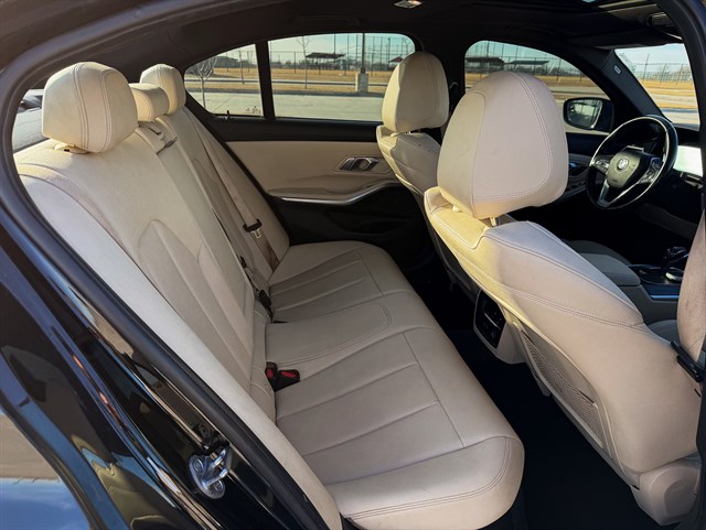 BMW 3 Series photo 17