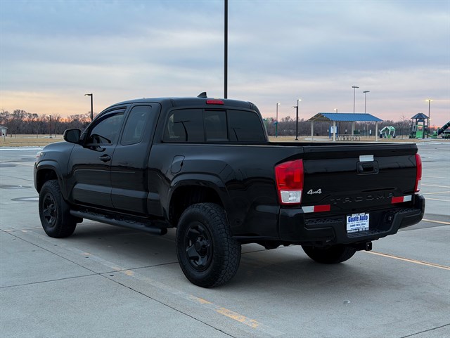 Toyota Tacoma photo 10