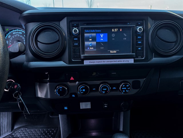 Toyota Tacoma photo 7