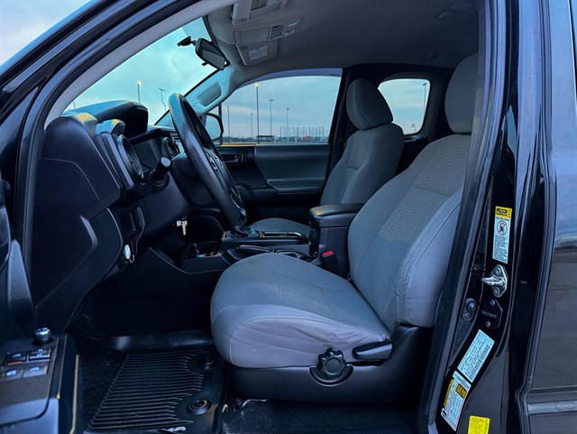 Toyota Tacoma photo 14