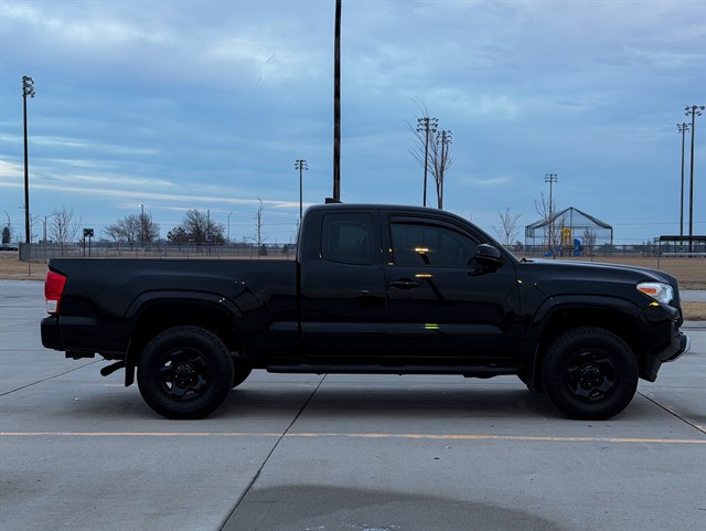 Toyota Tacoma photo 13
