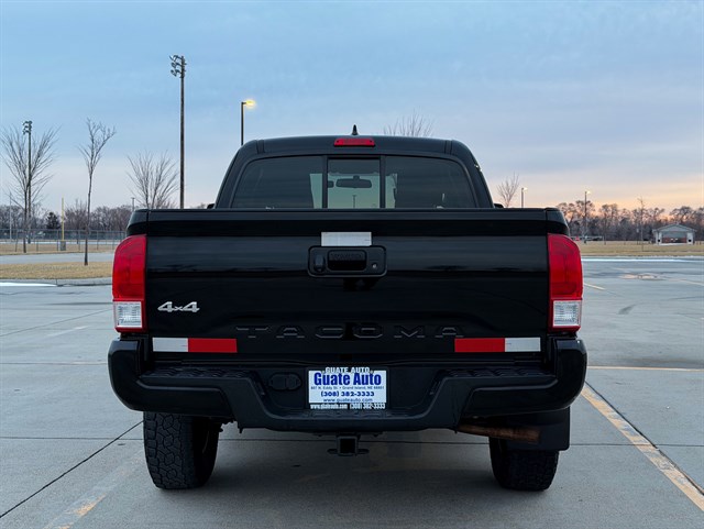 Toyota Tacoma photo 11