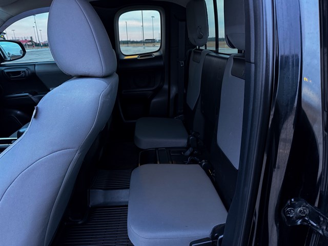 Toyota Tacoma photo 15