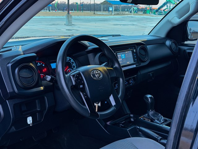 Toyota Tacoma photo 4