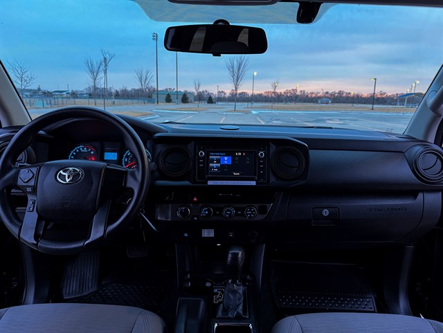 Toyota Tacoma photo 5