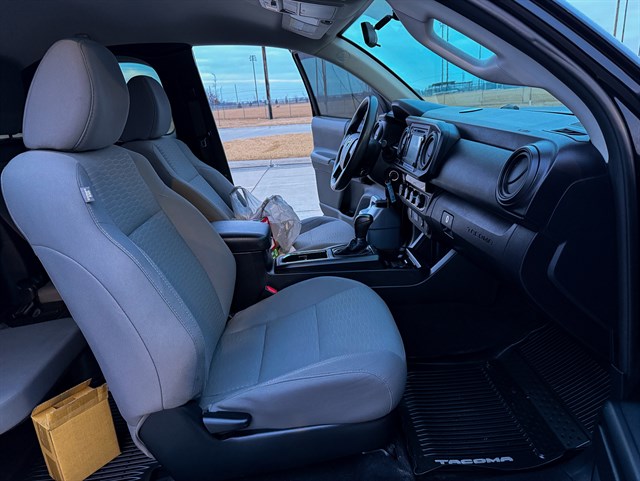 Toyota Tacoma photo 17