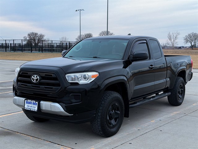 Toyota Tacoma photo 3
