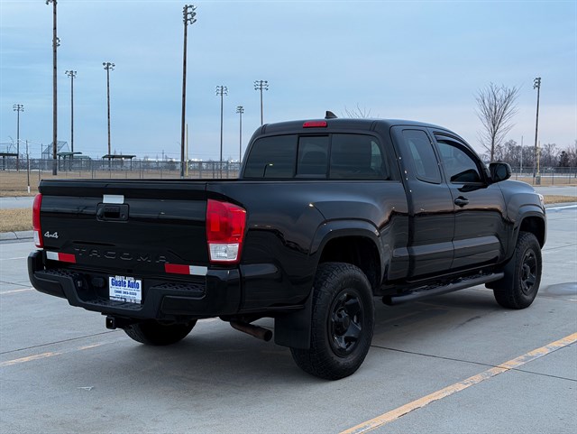 Toyota Tacoma photo 12