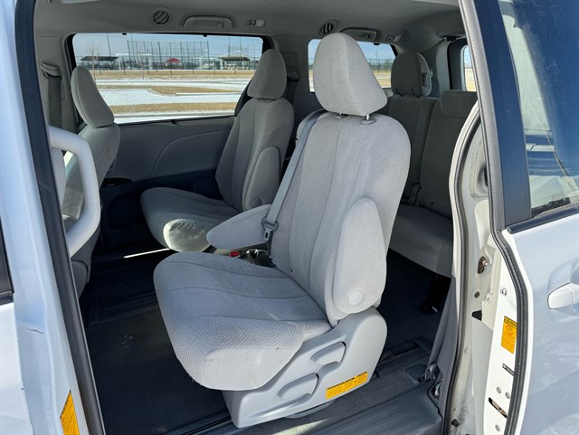Toyota Sienna photo 15
