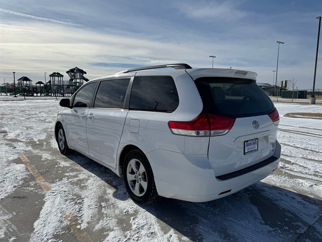 Toyota Sienna photo 10