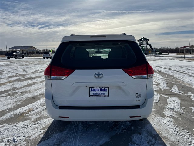 Toyota Sienna photo 11