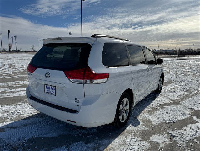 Toyota Sienna photo 12