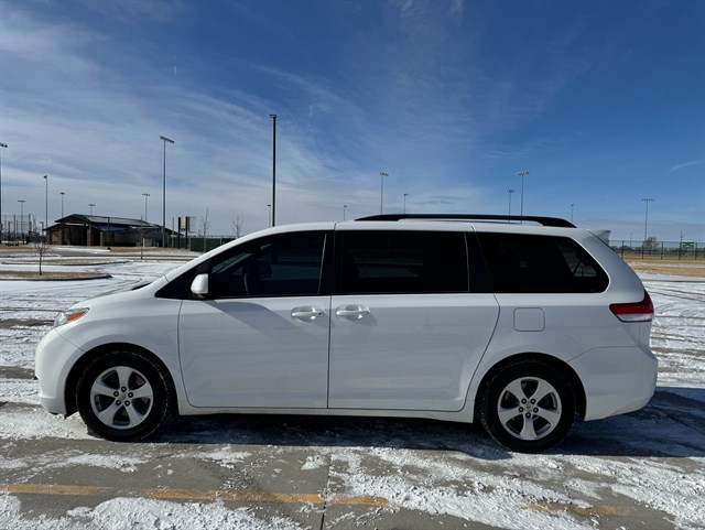 Toyota Sienna photo 4