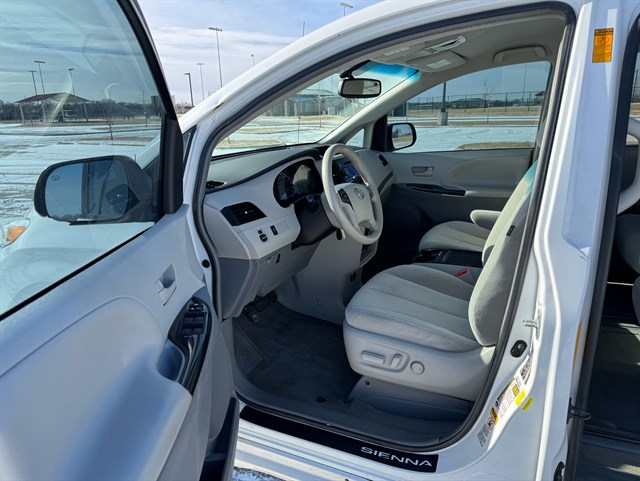 Toyota Sienna photo 14