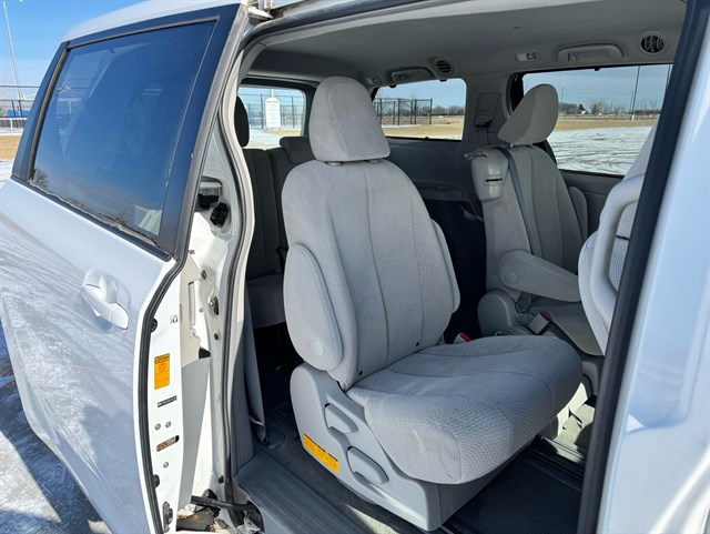 Toyota Sienna photo 19