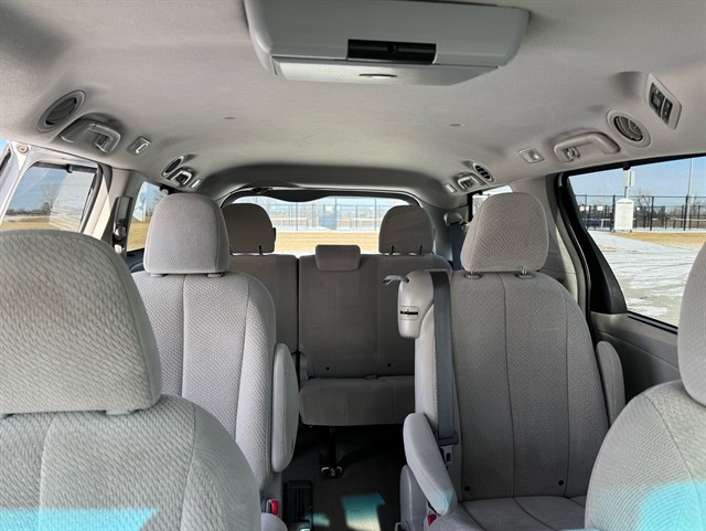 Toyota Sienna photo 18
