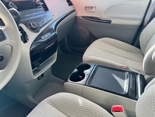 Toyota Sienna photo 9