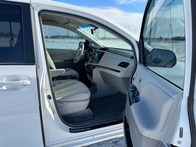Toyota Sienna photo 21
