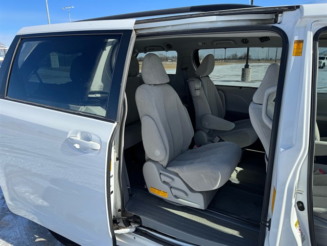 Toyota Sienna photo 20