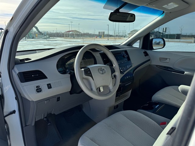 Toyota Sienna photo 5
