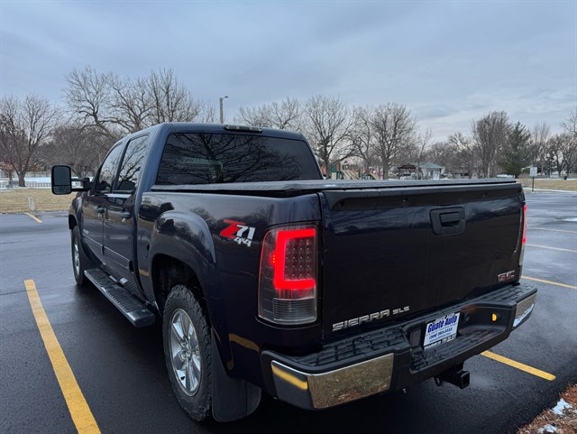GMC Sierra photo 13