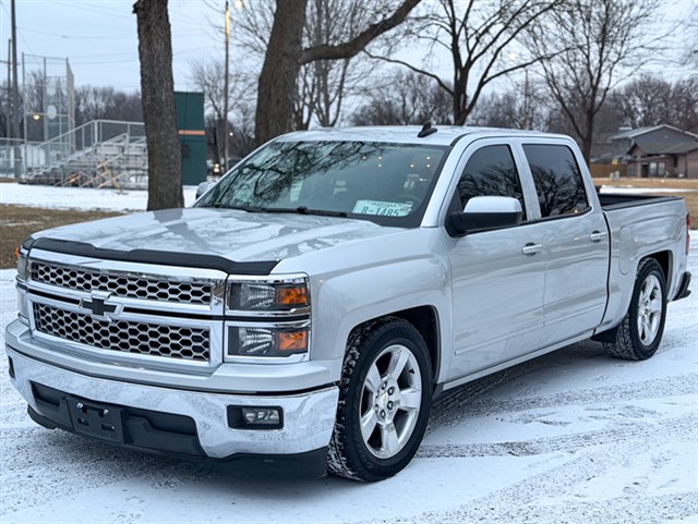 Chevrolet Silverado photo 3
