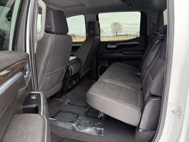 Chevrolet Silverado photo 16