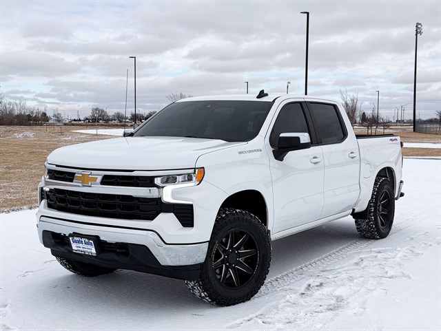 Chevrolet Silverado photo 3