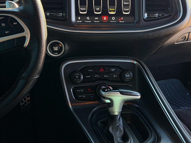 Dodge Challenger photo 9