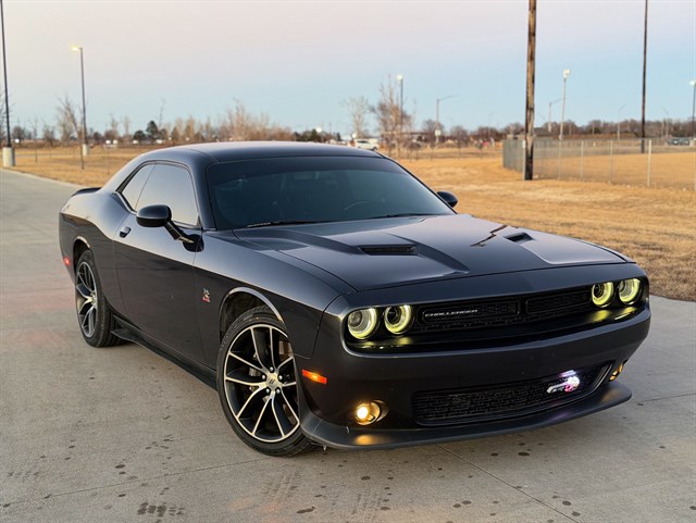 Dodge Challenger photo 2