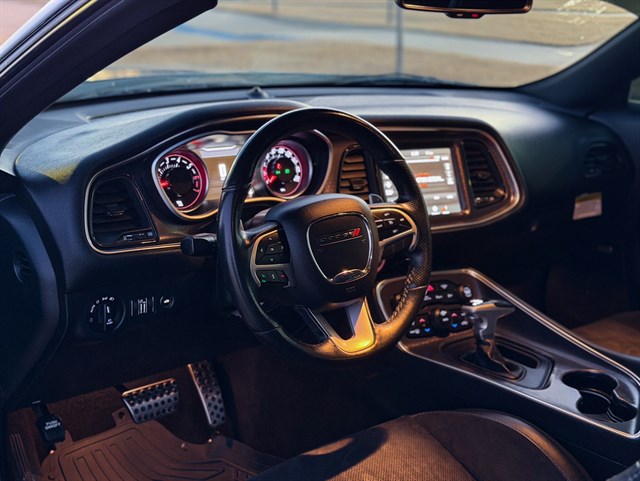 Dodge Challenger photo 6