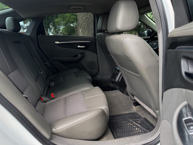 Chevrolet Impala photo 17
