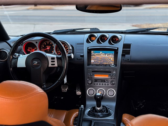 Nissan 350Z photo 8