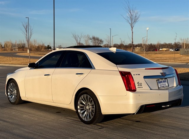 Cadillac CTS photo 11