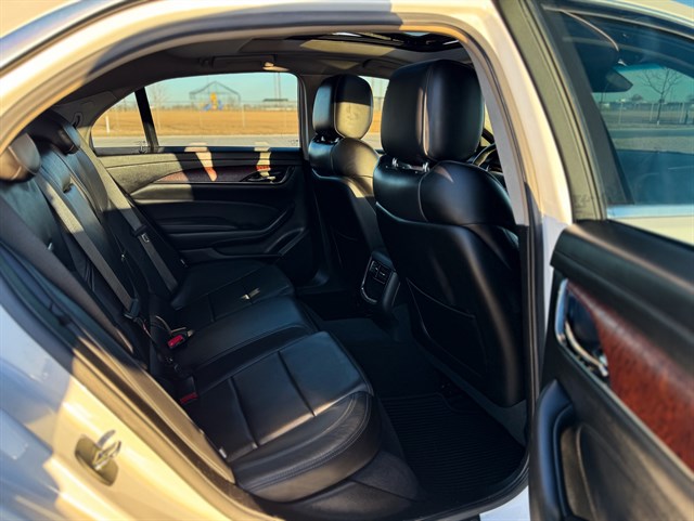 Cadillac CTS photo 17
