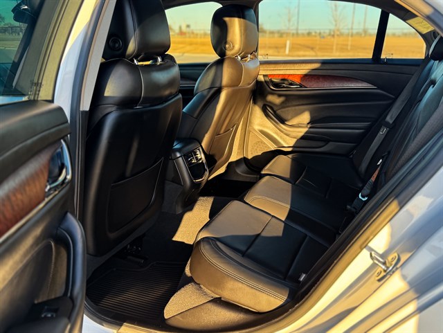 Cadillac CTS photo 16