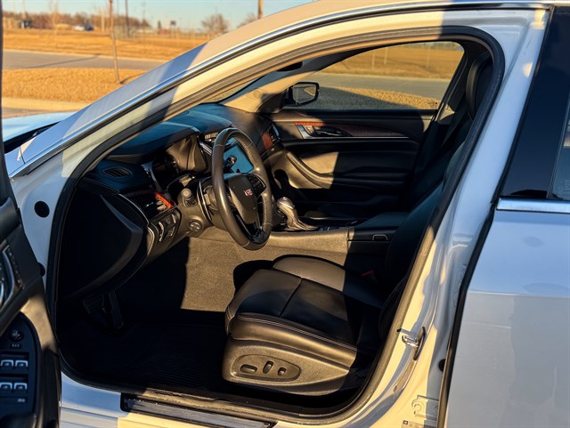 Cadillac CTS photo 15