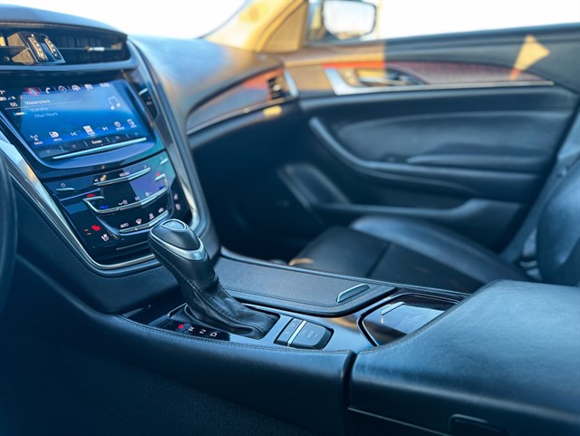 Cadillac CTS photo 9