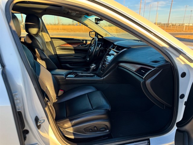 Cadillac CTS photo 18