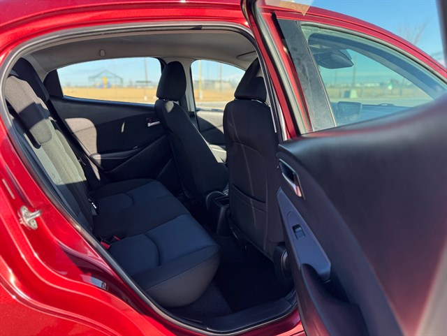 Toyota Yaris iA photo 17