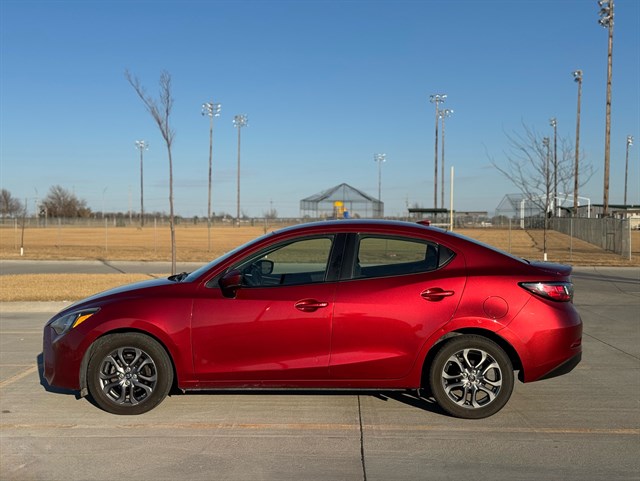 Toyota Yaris iA photo 10