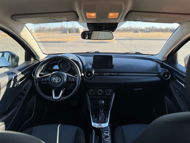 Toyota Yaris iA photo 9