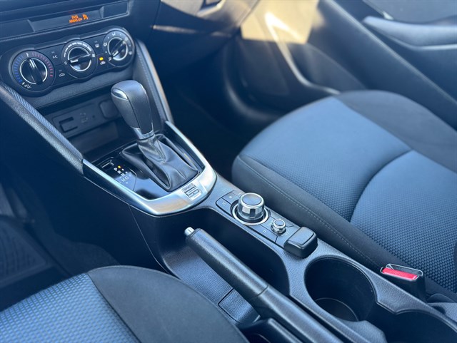 Toyota Yaris iA photo 8