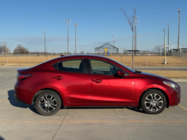 Toyota Yaris iA photo 16